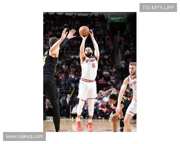 休斯顿火箭与强敌激战正酣 球迷期待新赛季精彩表现