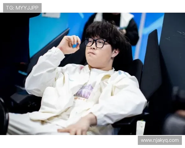 Bin引领上单新潮流 探析其英雄池深度与战术创新