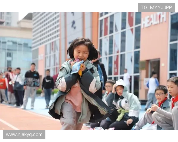 探讨体育运动对青少年身心健康的积极影响及其在现代教育中的重要性