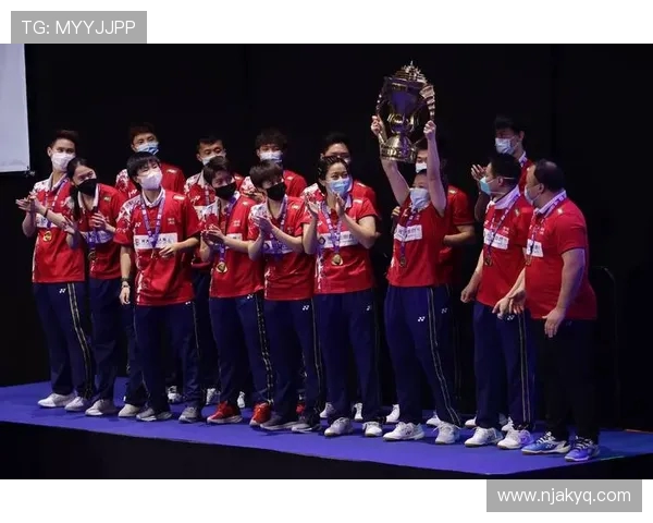 广州羽毛球队与成都羽毛球队赛后复盘分析灵活性对比及战术启示