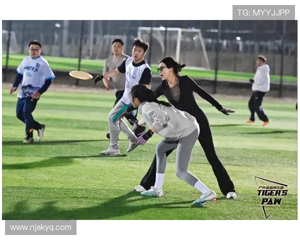 成都飞盘队创下飞盘速度新纪录引领全国飞盘运动新潮流