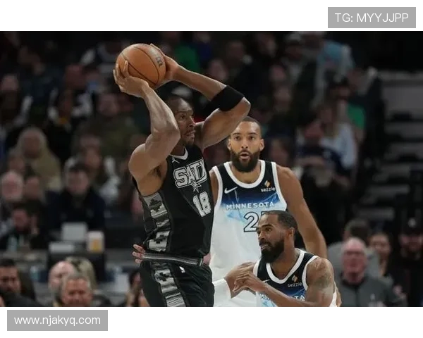 2000年11月17日森林狼与马刺的激烈对决回顾与精彩瞬间分析